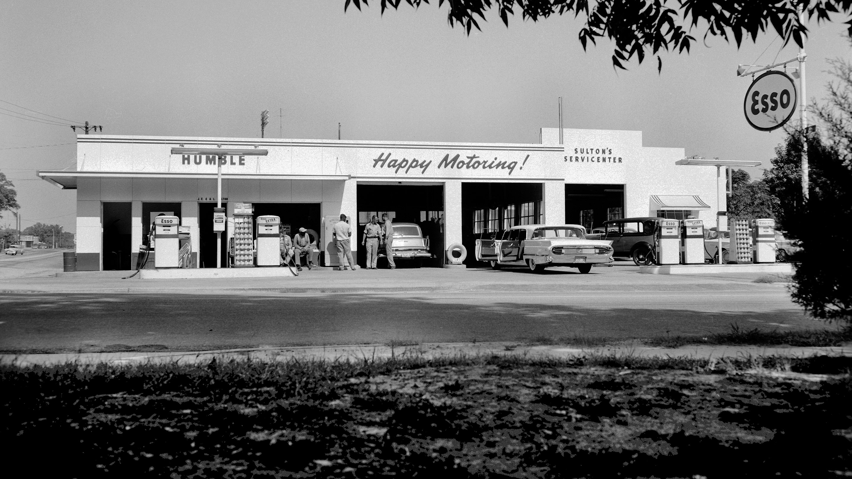 Sulton's Servicecenter and Esso gas station