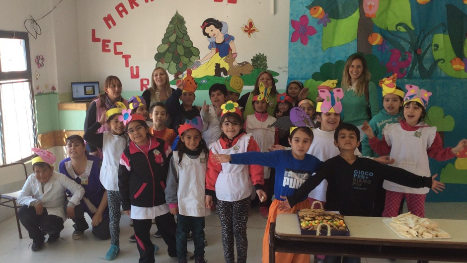 A classroom full of young students in Argentina