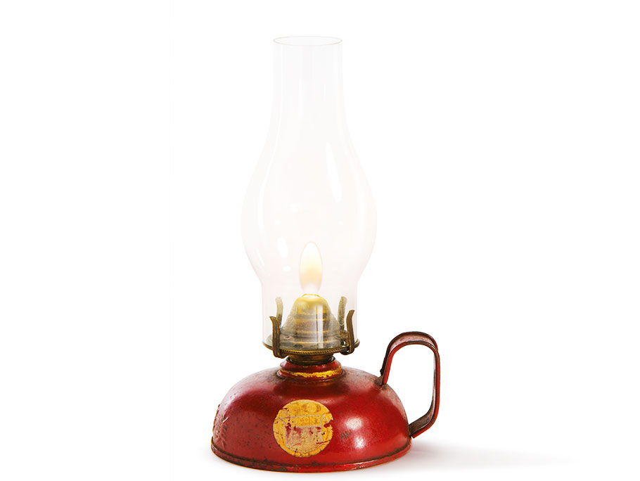 Mei-Foo, kerosene lamp