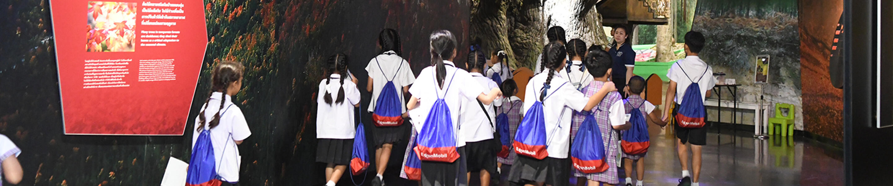 students at science museum