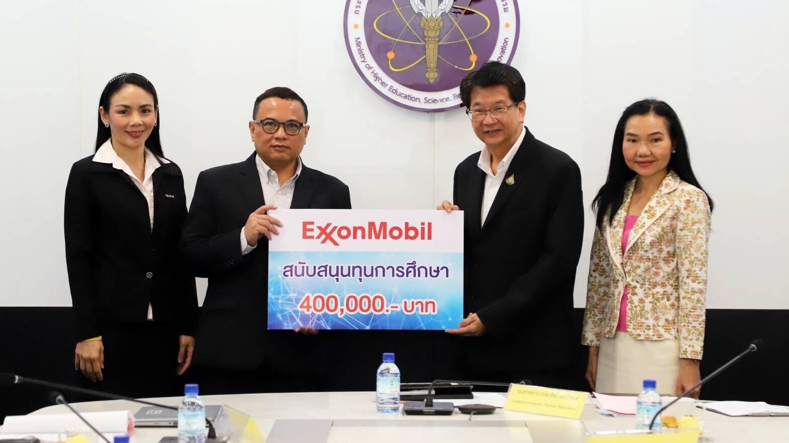 presentation to provide 20 scholarships for university students