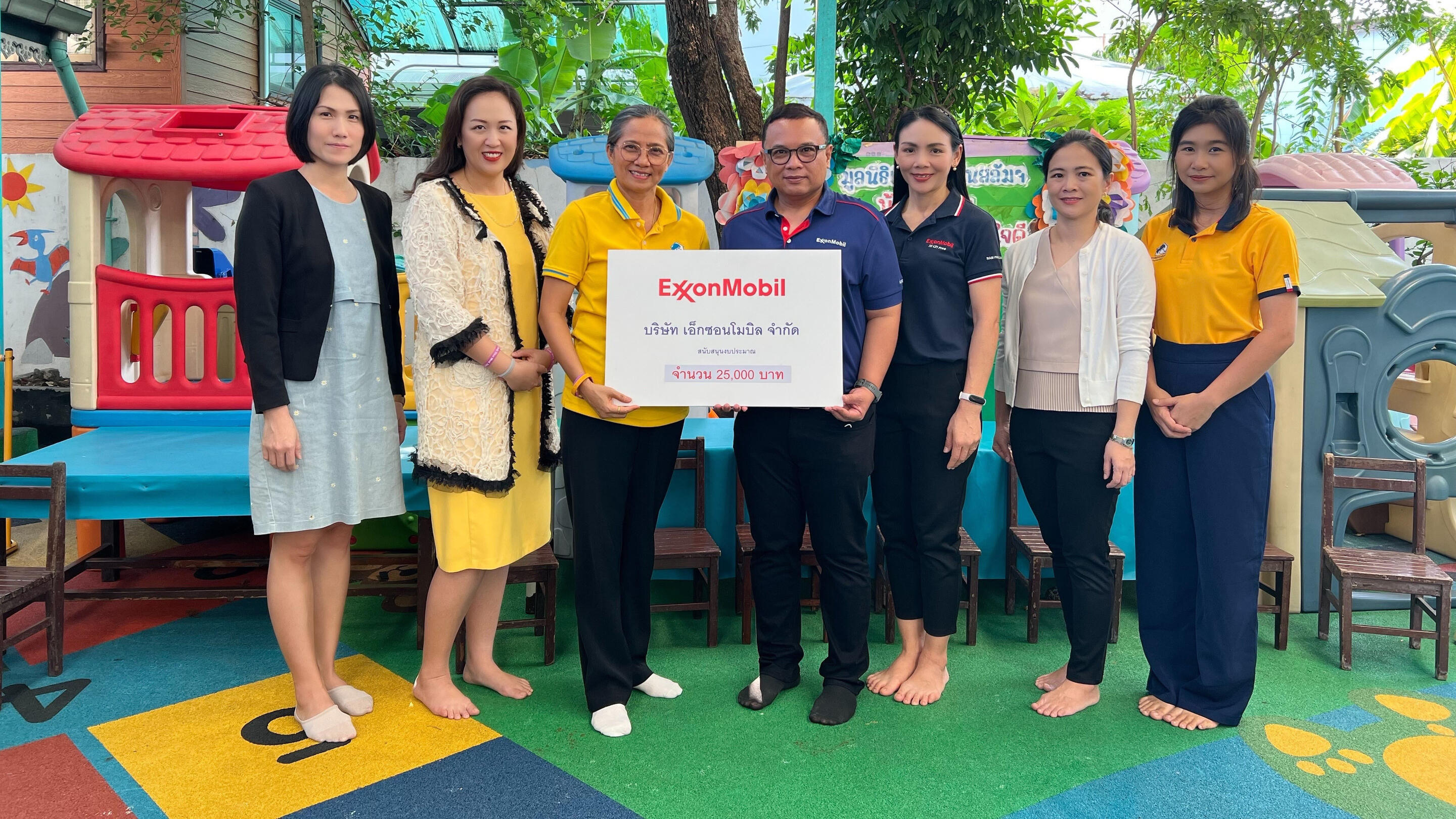 presenting a contribution to the foundation that runs four daycare centers for disadvantaged children