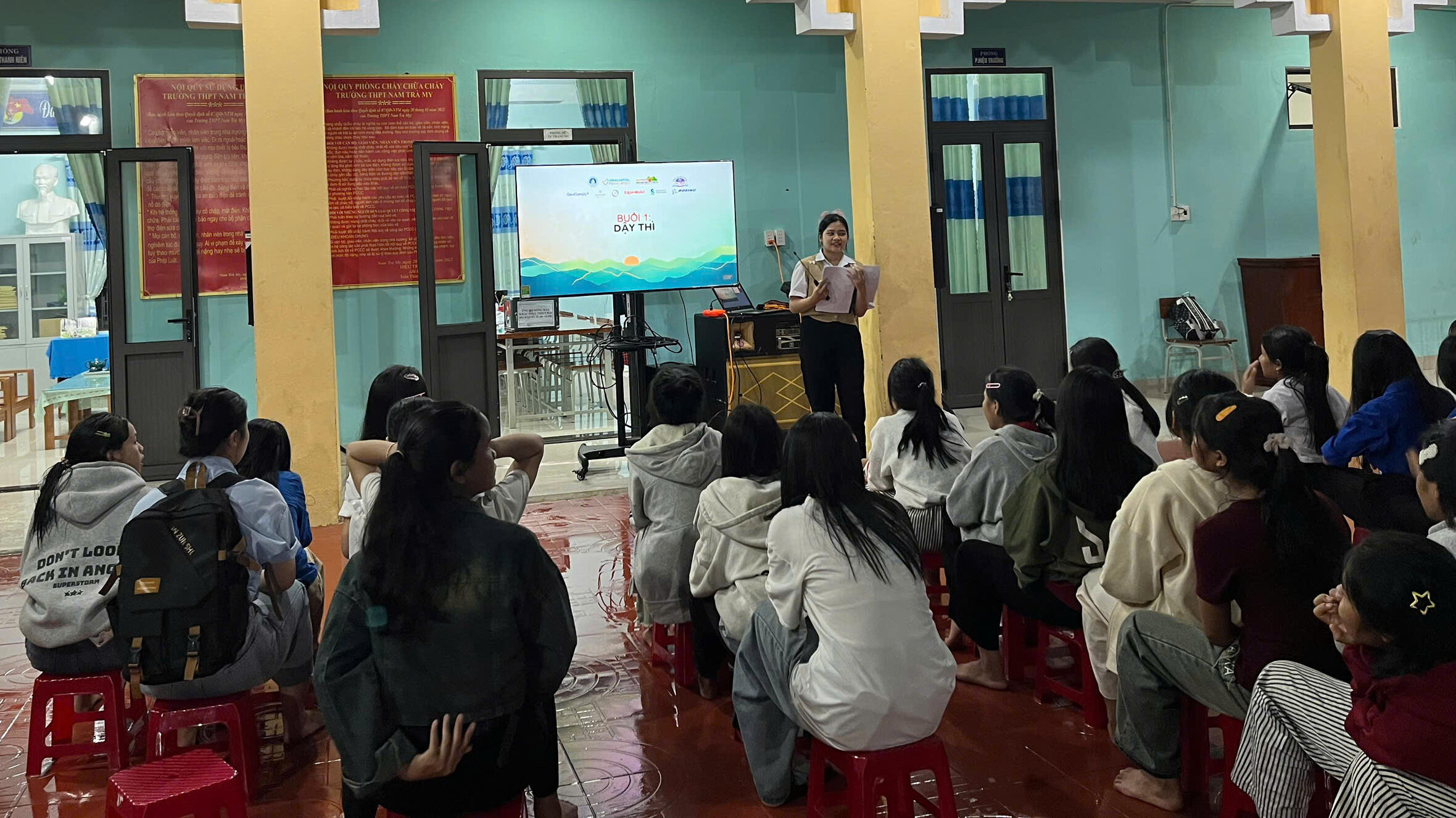Nam Tra my high school - club session