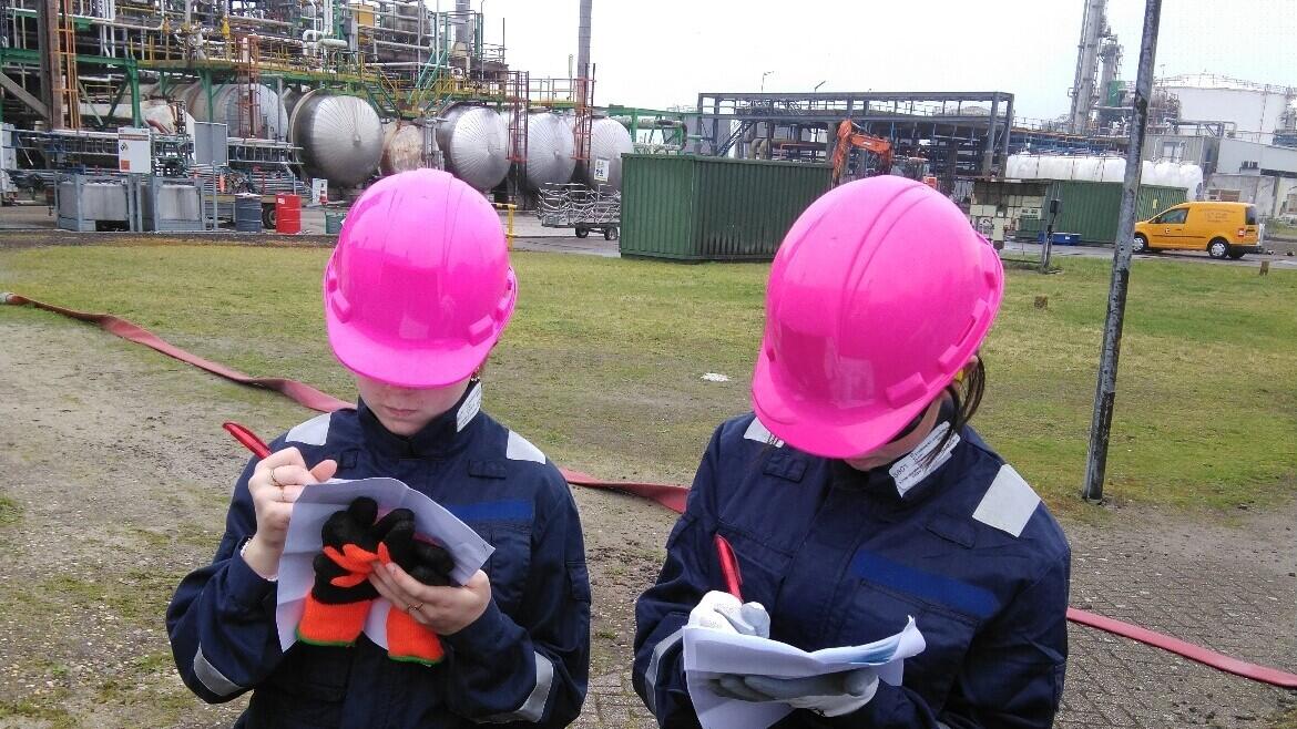 Girlsday participants wearing personal protective gear at refinery