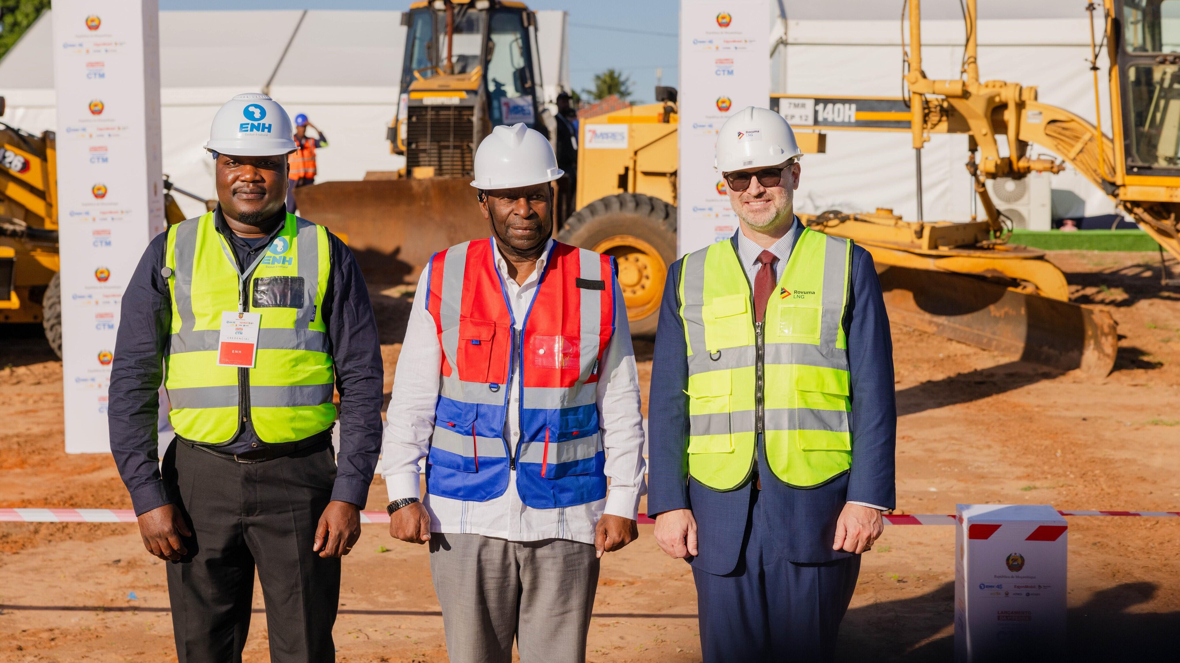 ExxonMobil Mozambique General Manager, Mozambique's Minister of Mineral Resources and Energy and a representative of Empresa Nacional de Hidrocarbonetos (ENH) at the groundbreaking for new Technology Center.