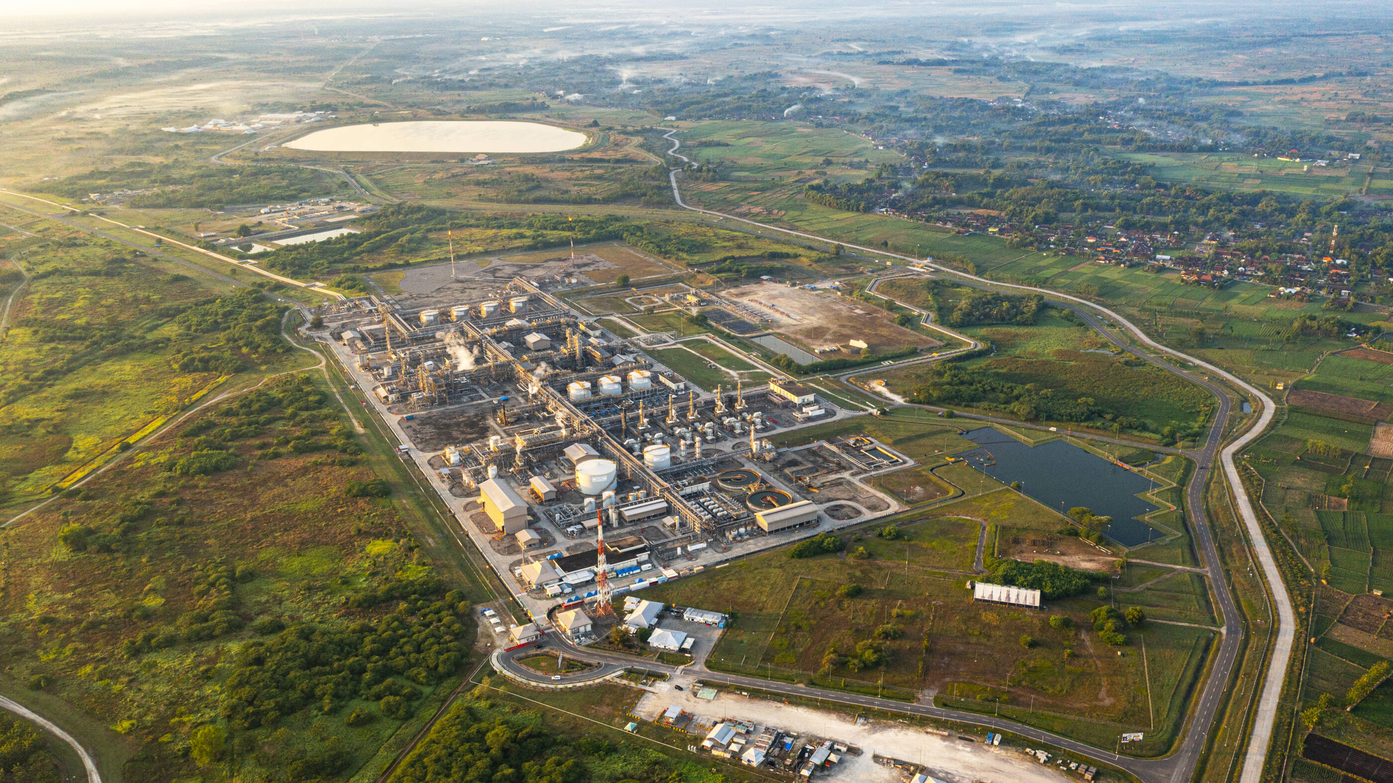 Image Lapangan Banyu Urip di Bojonegoro, Jawa Timur, Indonesia.