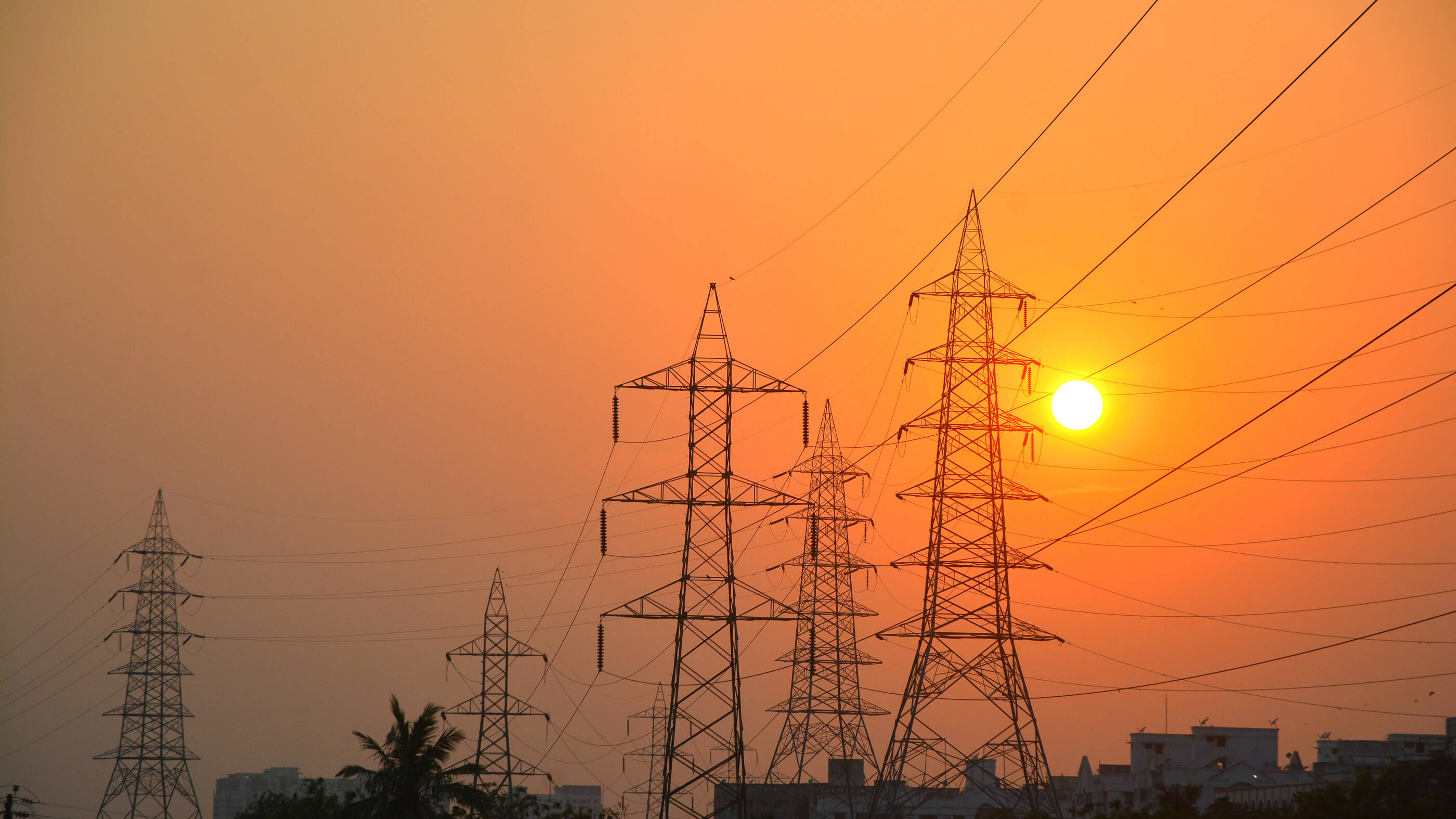 Reducing natural gas flaring