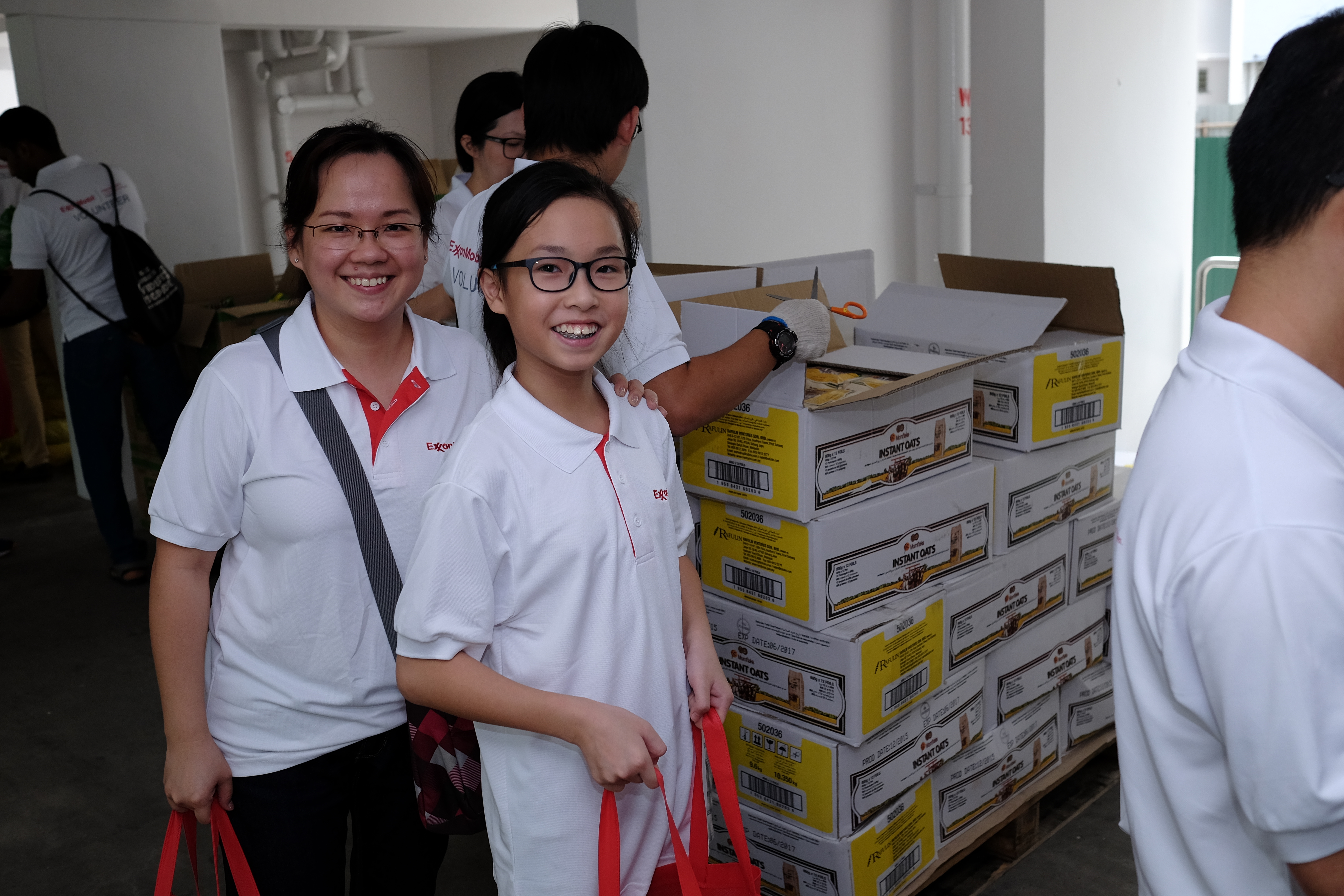 Chiu-Har and her daughter volunteering at Adopt-A-Rental-Block 2016