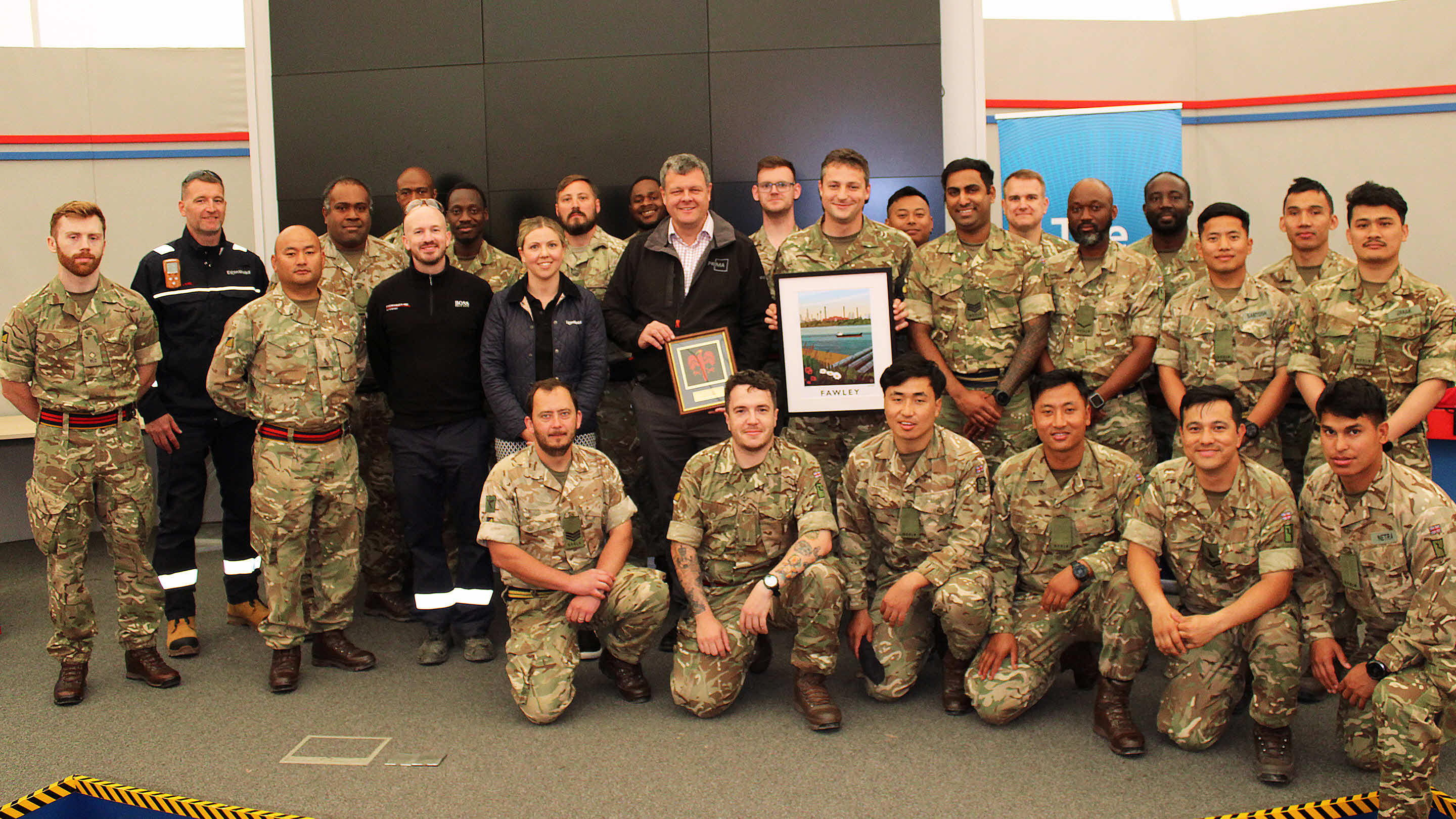 army visit group photo