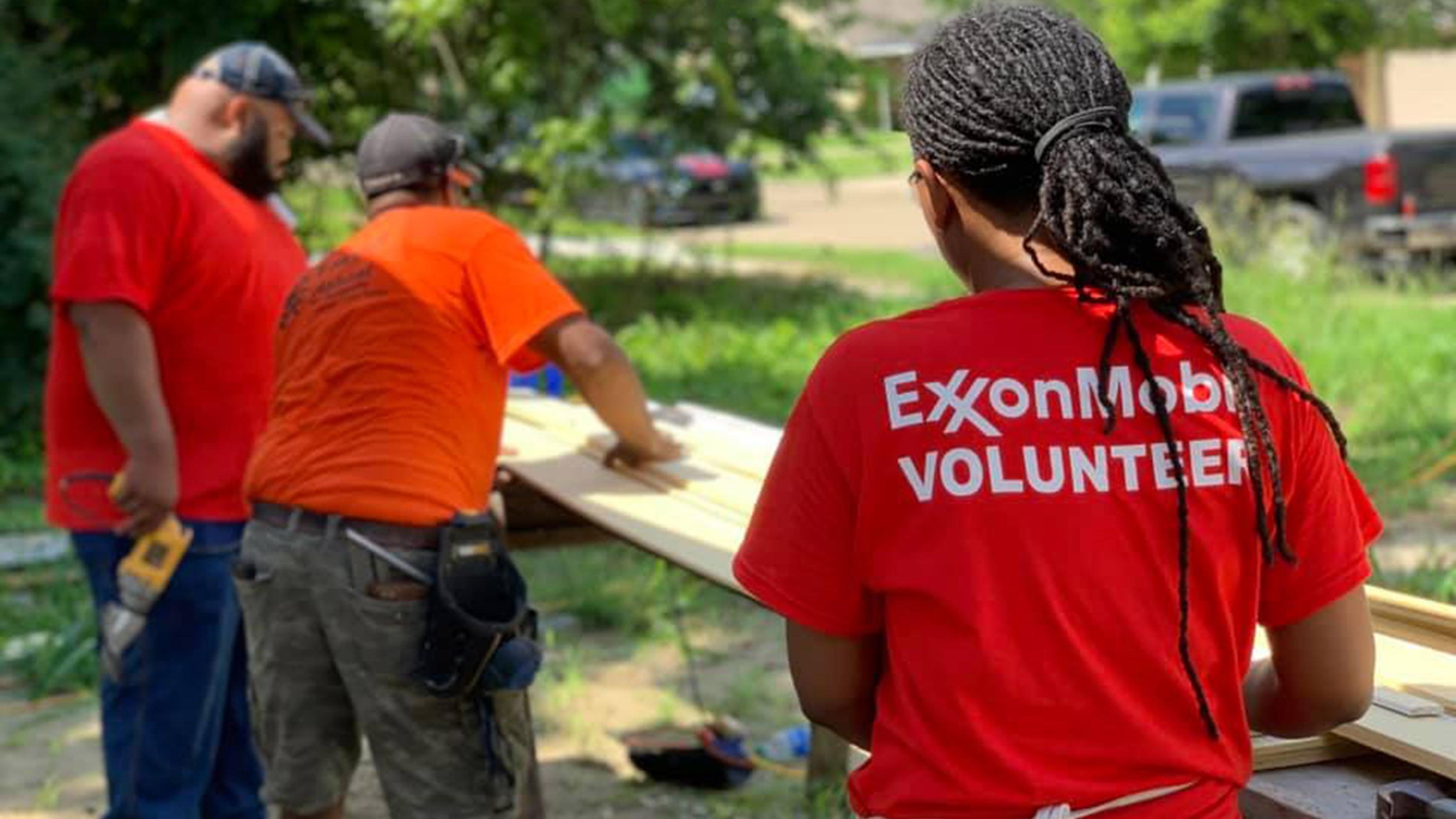 Rebuilding Together - Baton Rouge employee volunteers