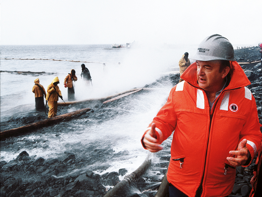 Valdez oil spill ExxonMobil cleanup crew at work 1989