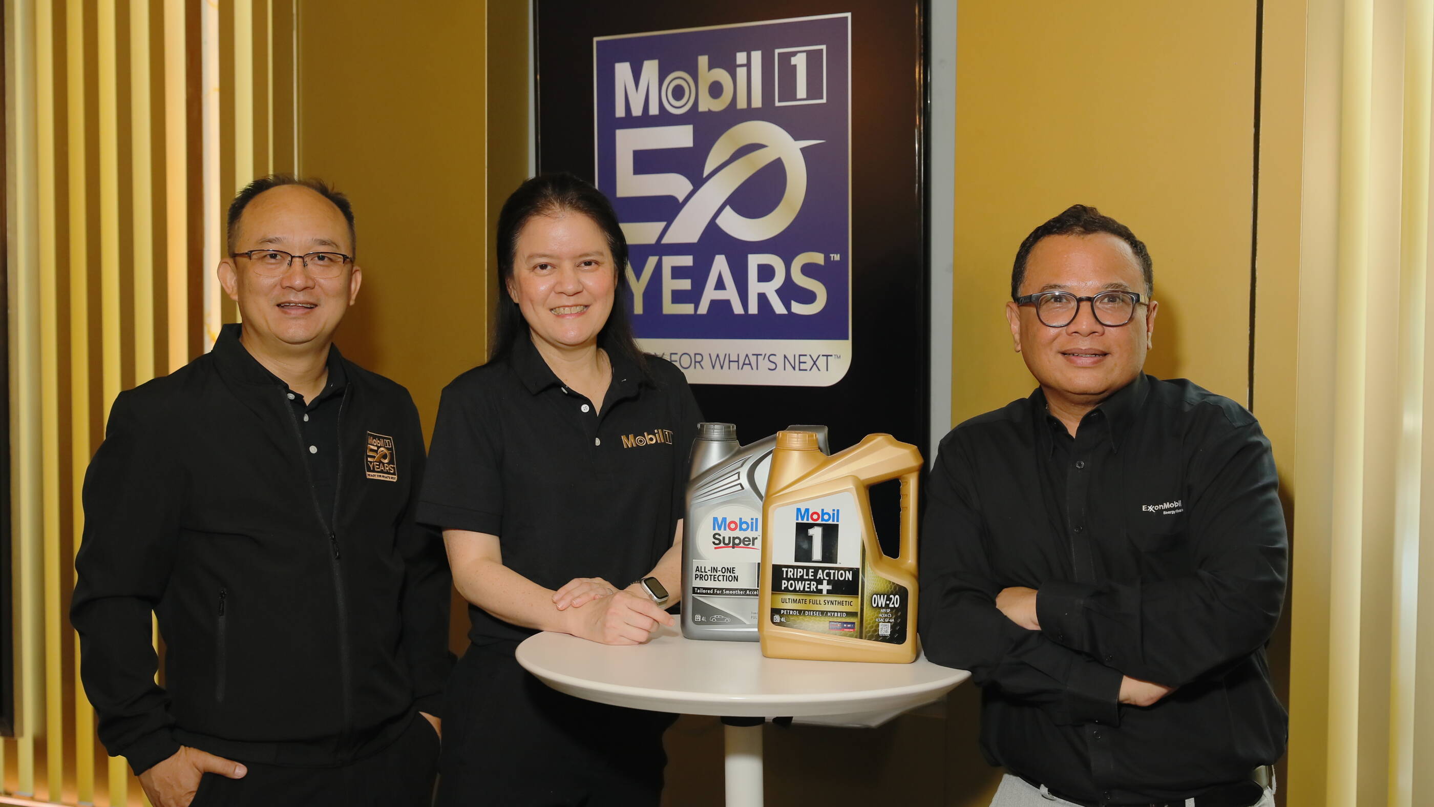 From left to right: Manoch Munjitjuntra, director of ExxonMobil Marketing (Thailand) Limited and lubricant sales manager,Suda Ninvoraskul, managing director, Dr. Taweesak Bunluesin, public and government affairs manager, ExxonMobil Limited.