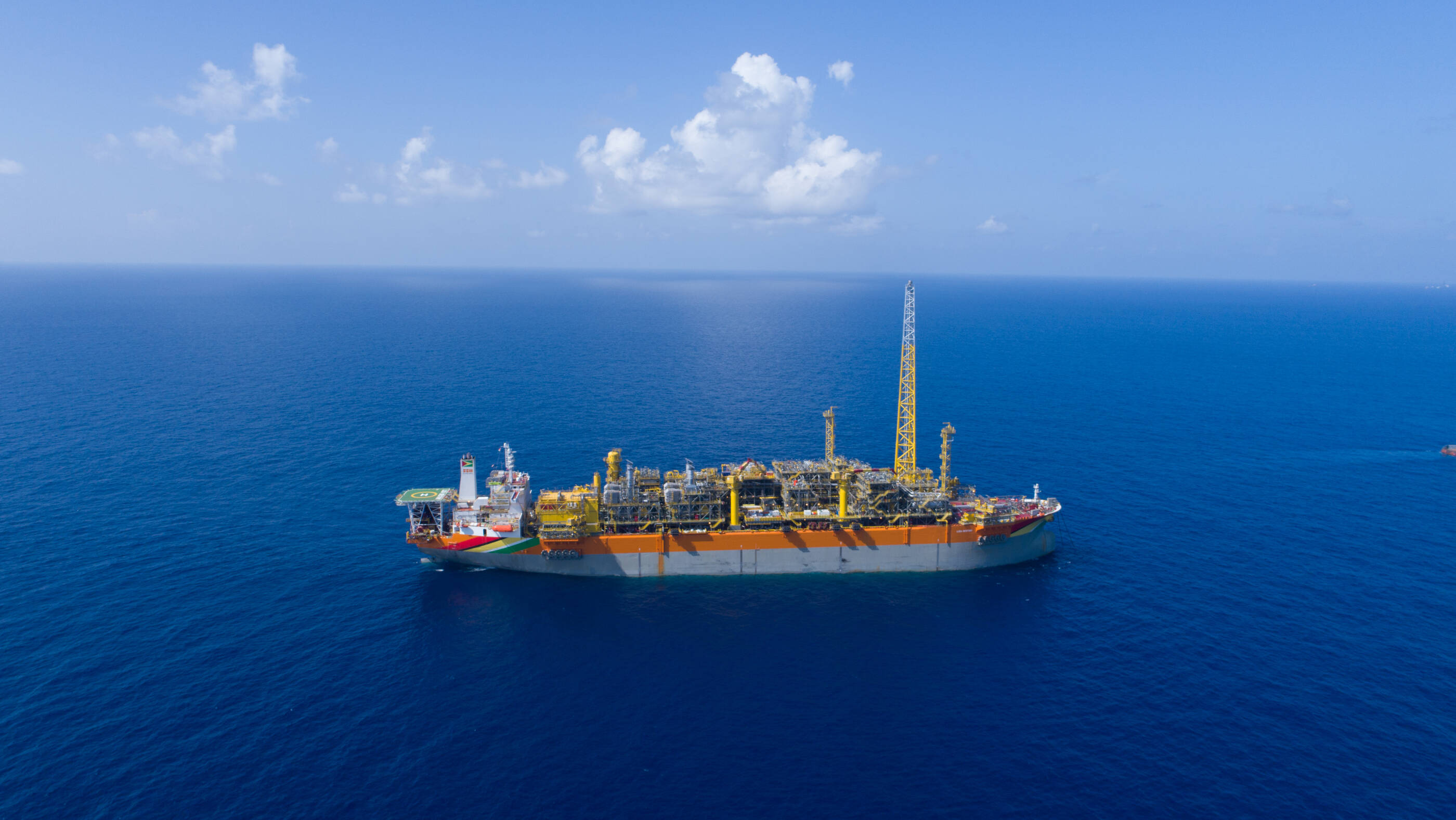 In late 2019, ExxonMobil starts oil production from the Liza field offshore Guyana. This startup comes ahead of schedule and less than five years after the first discovery of hydrocarbons, well ahead of the industry average for deepwater developments.