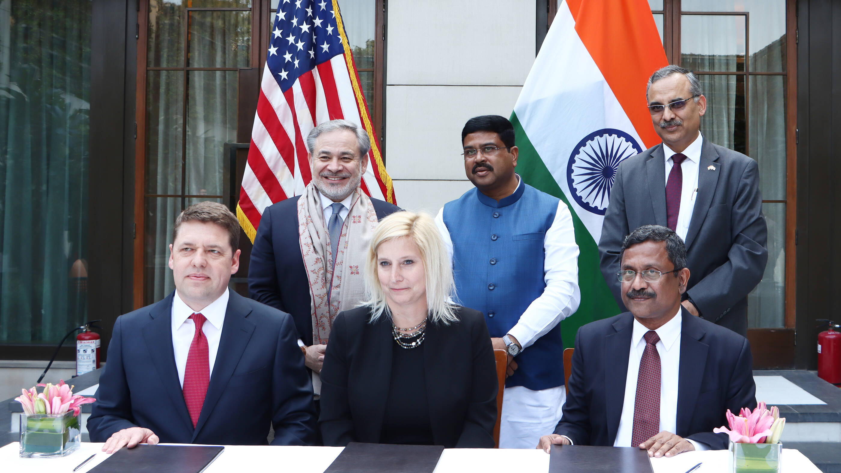 Seated (left to right): Alex Volkov, Chairman, ExxonMobil LNG Market Development Inc; Jillian Evanko, CEO, Chart Industries, Inc; GK Satish, Director (P&BD), IndianOil
Standing (left to right): US Energy Secretary Dan Brouillette, India’s Minister of Petroleum and Gas Dharmendra Pradhanand IndianOil Chairman Sanjiv Singh